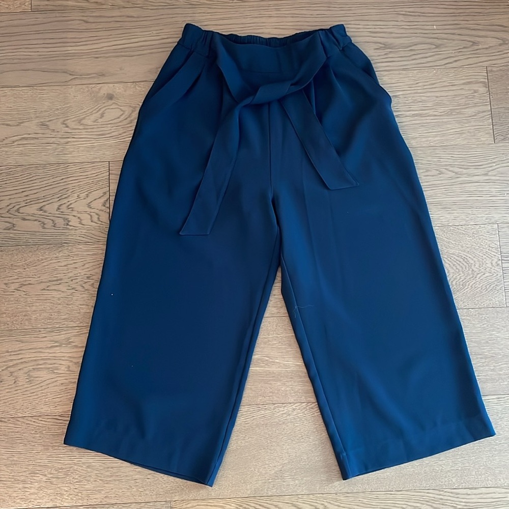Lululemon Navy Wide-Leg Capris